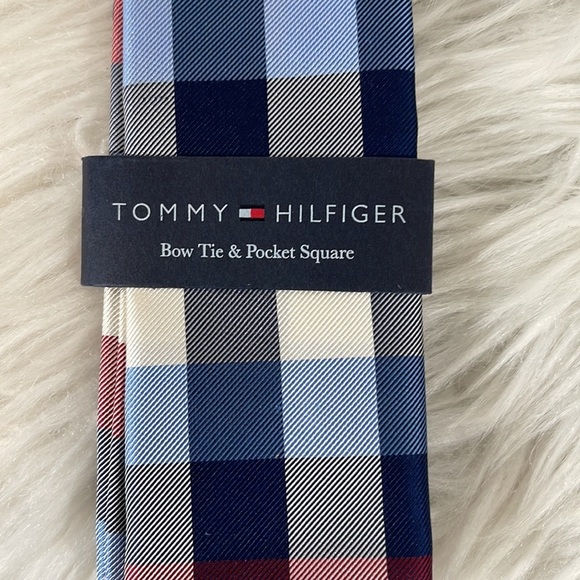 TOMMY HILFIGER BOW TIE & POCKET SQUARE NEW - Picture 2 of 3